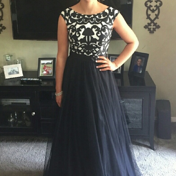 Aidan Mattox black and white tulle Gown - Picture 13 of 13